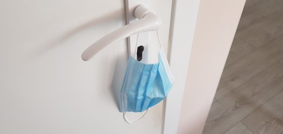 Kitą savaitę gali būti siūloma grąžinti privalomą kaukių dėvėjimą