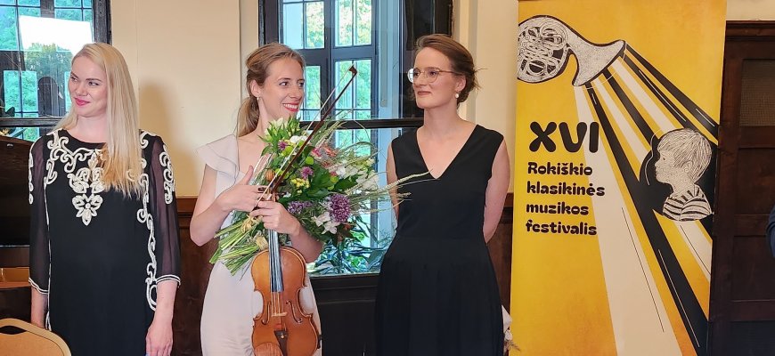 Sidabro ženklus „Už nuopelnus Rokiškio krašto kultūrai“ įsegs sesėms S. ir J. Zajančauskaitėms