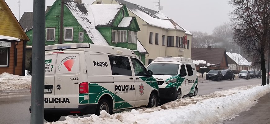 Pritrūko pinigų kalėdinėms dovanoms, tai „pasiėmė“ pro langą