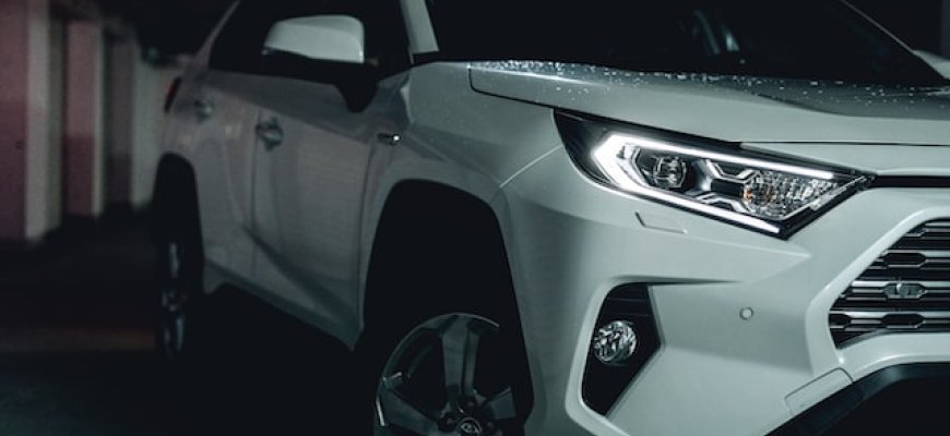Kodėl lietuvius taip domina naudoti automobiliai Toyota RAV4?