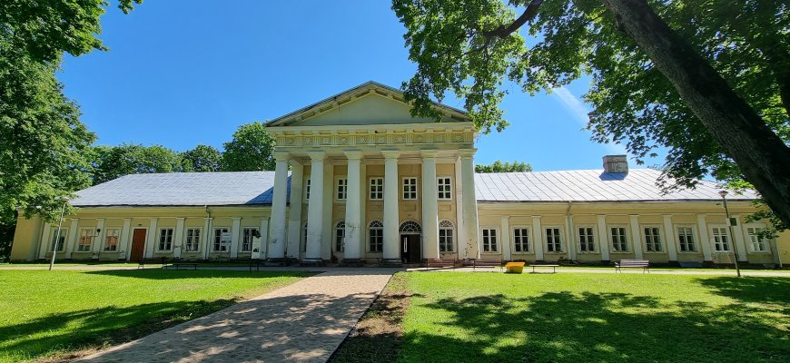 Salų dvaras perleidžiamas naujiems šeimininkams