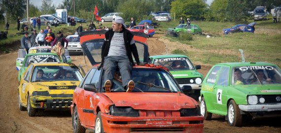 Sekmadienį vykusiose bulių kautynėse ant nugalėtojų pakylos lipo tik jauniausias rokiškėnas (foto)