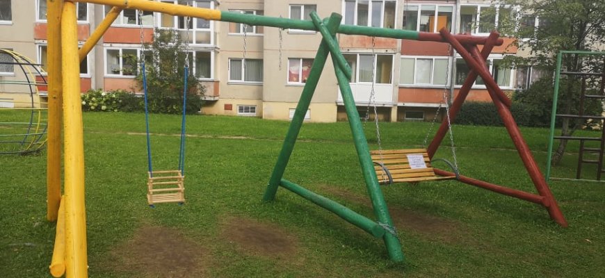 Privati vaikų žaidimų aikštelė daugiabučio kieme? Apie vaikų klausimus ir bendruomeniškumo pamokas