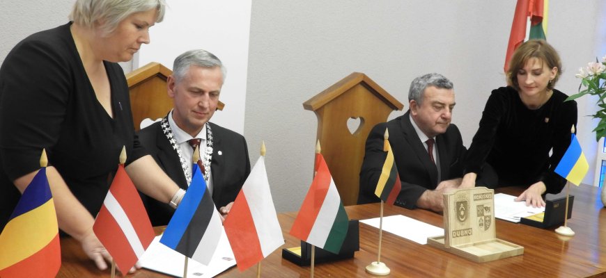 Dovana Rokiškio gimtadienio proga – bendradarbiavimo sutartis su Dubno miestu Ukrainoje (foto)