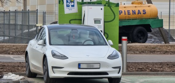 „Ignitis“ planai Rokiškyje – naujos elektromobilių įkrovimo stotelės bei kiti energetiniai projektai