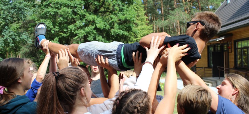 Akimirkos iš Rokiškio jaunimo centro organizuotų asmens ugdymo bei komandinių įgūdžių lavinimo mokymų (foto)