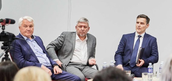 Dvigubai mažesnė būsima opozicija pasiduoti neketina