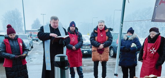 Rokiškėnai dosniai aukojo vargstantiems seneliams (foto)