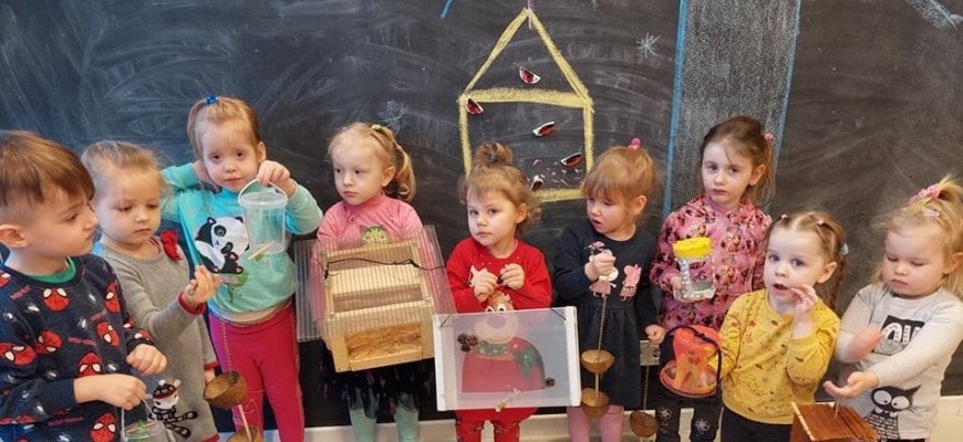 Rokiškio lopšelio-darželio „Pumpurėlis“ „Gandriukų“ grupės vaikai susipažino su žiemojančiais paukščiais