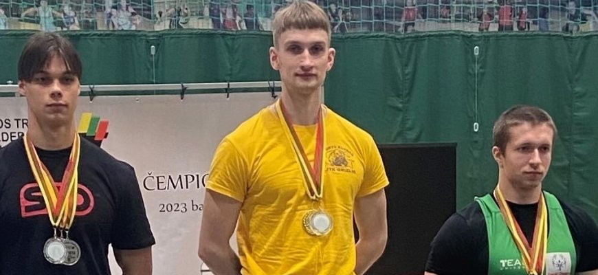 Trijų dienų trukmės jėgos trikovės varžybose pagerinti asmeniniai rezultatai (foto)