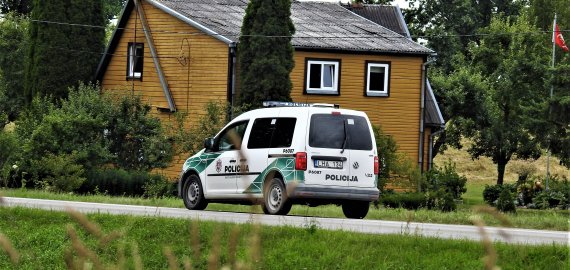 Pavogė traktoriuką-žoliapjovę