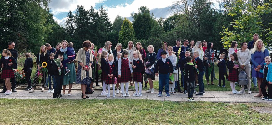 Mokytojo dieną pasitinkant: nuo kaltininko dėl rezultatų iki linksmintojo