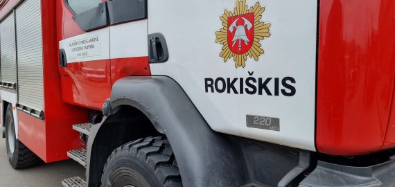 Įleido medikus ir policiją