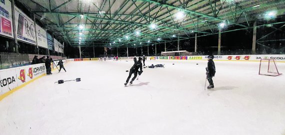 Pirmąjį ledą išbandė virš pusšimčio čiuožėjų