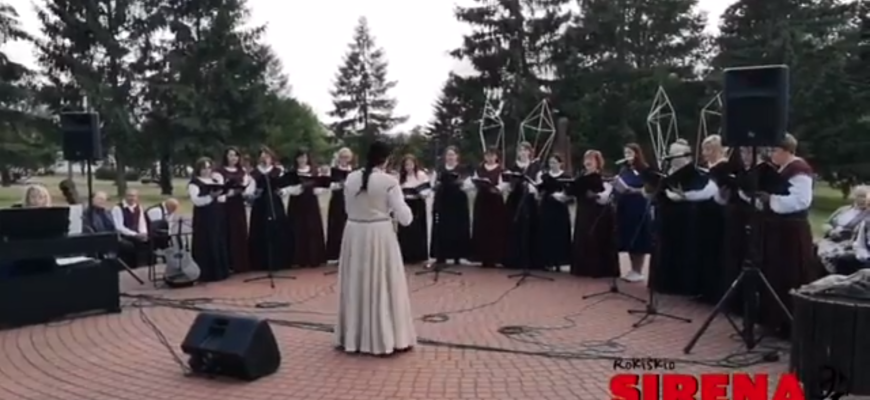 Vasaronės su Medeina ir Kultūros centro vyrų ansambliu L. Šepkos parke (video)