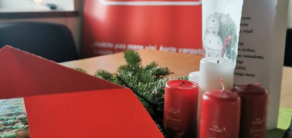 „Caritas“ žvakelės rokiškėnų namuose sušildė tuos, kam labiausiai reikia pagalbos