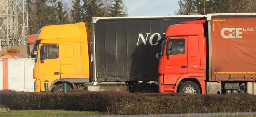 Muitinės atstovas: sistema dar neveikia, bet vilkikų eilės sumažėjo