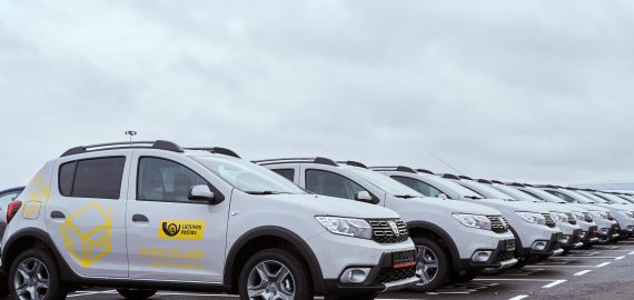 Lietuvos paštas investuoja 5,3 mln. Eur – iki metų galo beveik visi laiškininkai klientus aptarnaus automobiliais