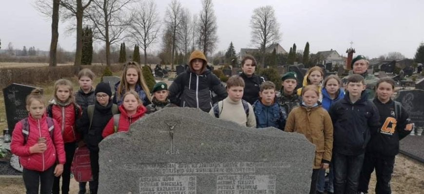 Pandėlio krašto pilietinė bendruomenė pagerbė Suvainiškio kaime žuvusius laisvės kovotojus