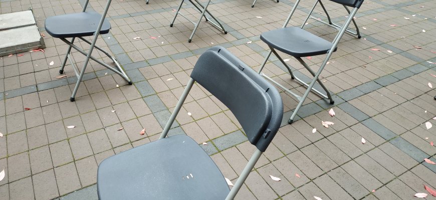 Maitinimo įstaigose – dviejų metrų atstumai tarp stalų, daugkartinių daiktų dezinfekcija