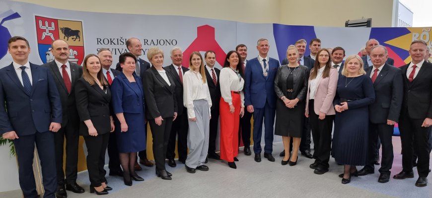 Prisiekė naujoji rajono taryba: savos vietos paieškos, 10 naujokų ir mero kvietimas dar labiau kelti politinės kultūros lygį (foto)