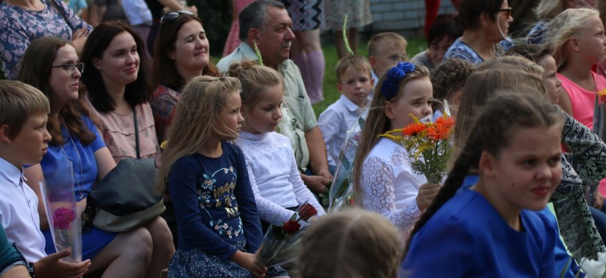 Į Rokiškio R. Lymano mokyklą grįžo per vasarą muzikos pasiilgę vaikai (video+foto)