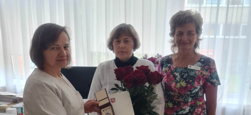 Įvertinimas už darbą jau gydytojos rankose
