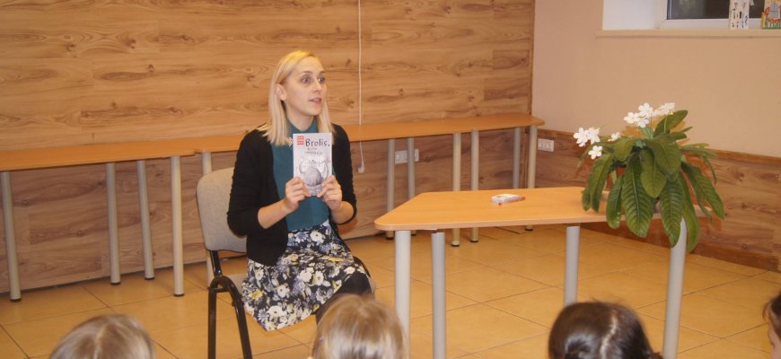 Obelių gimnazijos knygos mylėtojai susitiko su rašytoja Gaja Guna Ekle
