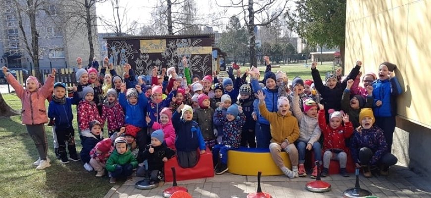 Lopšelis-darželis „Pumpurėlis“ išbandė naują sporto šaką Aisštoką (foto)