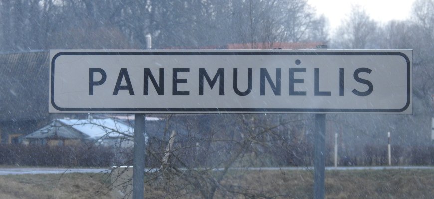 Užklimpo tarnybinis automobilis