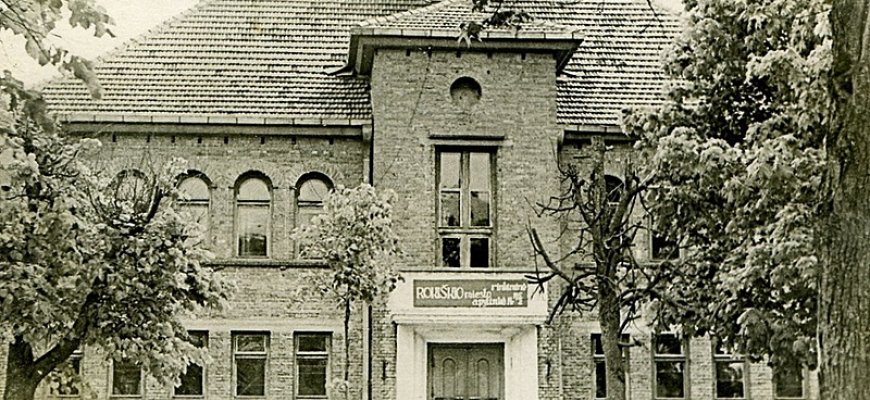 Dailės mokykla kviečia kartu minėti keturis gyvavimo dešimtmečius