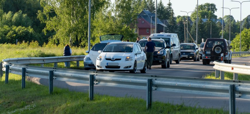 Aplinkkelyje susidūrė trys automobiliai (video+foto)