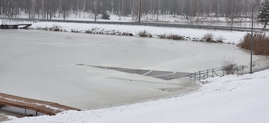 Ugniagesiai gelbėtojai įspėja: ledas dar plonas ir nesaugus!