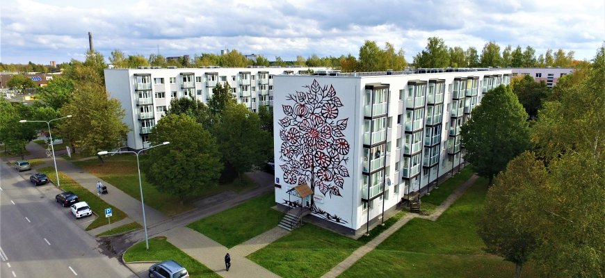 Taikos gatvės daugiabutis pasipuošė meno kūriniu (video+foto)