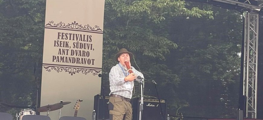 Kalbėtis su elniais išmokęs medžiotojas neretai su jais kalbasi ir savo malonumui