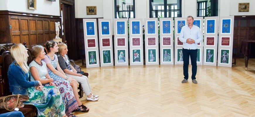 XIII-ojo langinių tapymo plenaro darbai papuoš Šv. Apaštalo evangelisto Mato parapijos namų langus
