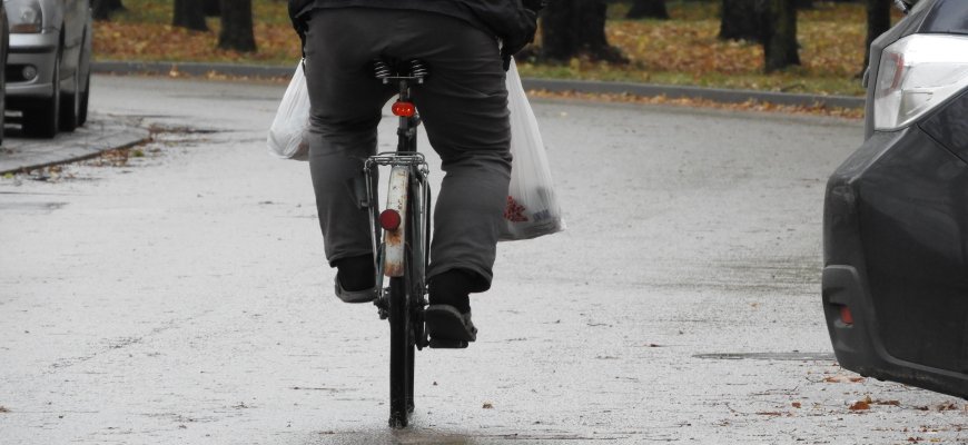 Nemiga, kaklo skausmas ir suprastėjusi rega įspėja apie žalingą įprotį: apsisaugoti padės neįprasta mankšta