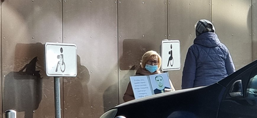 Socialinės apsaugos specialistai ragina – pamatę prašantį išmaldos, neduokite pinigų, o praneškite policijai