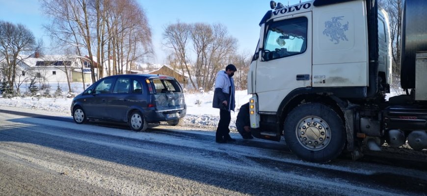 Topolių gatvėje pienovežis susidūrė su opeliu