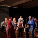 Profesinės šventės proga – padėkos raštais „Gėris rankose“ kolektyvui, gėlės ir smagus koncertas (foto)