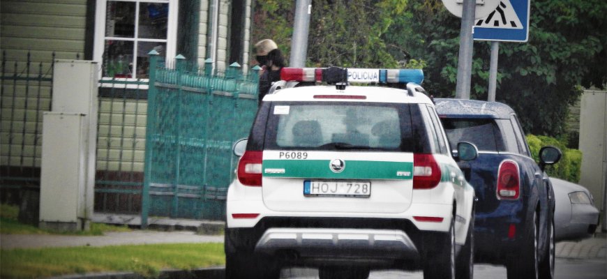 Automobilį paliko meistrui, neturinčiam teisių, o tas išvažiavo lankyti draugų