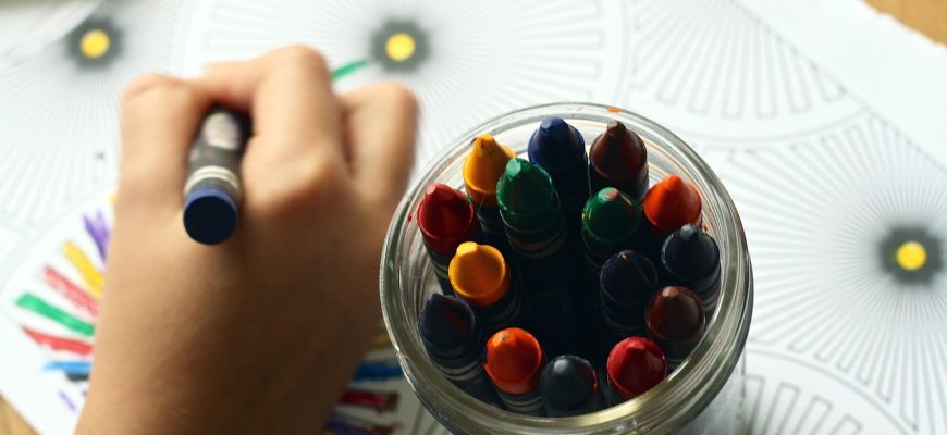 5 priežastys, kodėl vaikai turėtų spalvinti