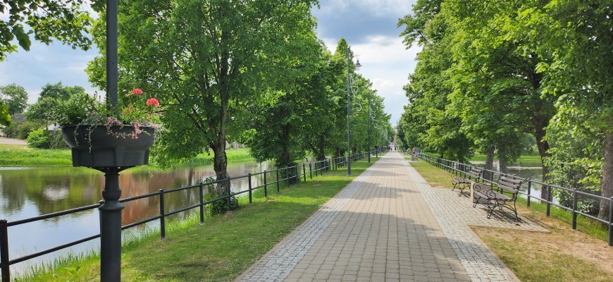 Miestas puošiasi: pakabino 6, bet nori daugiau