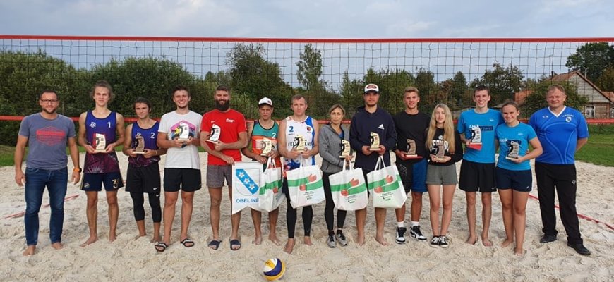 Rajono paplūdimio tinklinio sportininkai skina prizines vietas