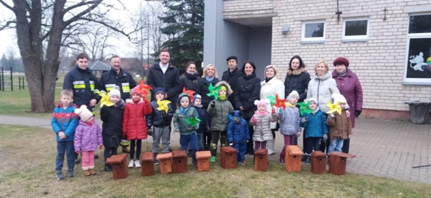 Laibgalių ikimokyklinukai laukia sugrįžtančių paukštelių