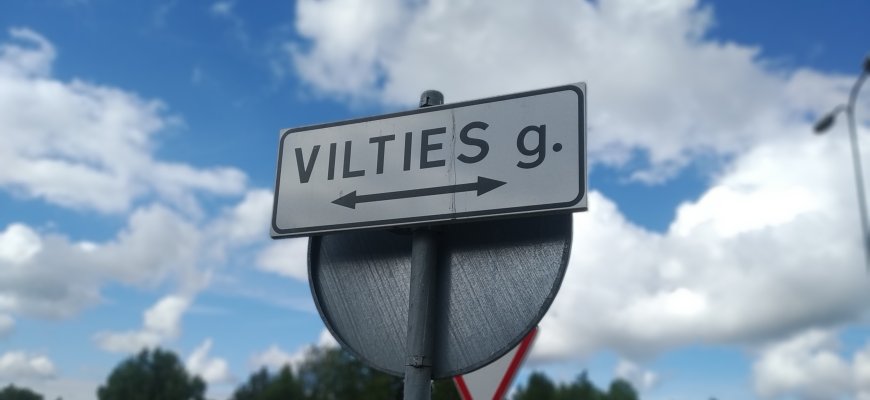 Iš automobilio dingo daiktai