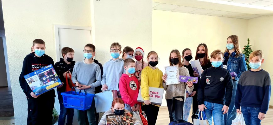 Juodupės gimnazijos mokiniai dalyvavo akcijoje „Diena be kuprinių“ (foto)