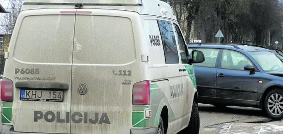Girtas vairavo automobilį pirktą ardymui