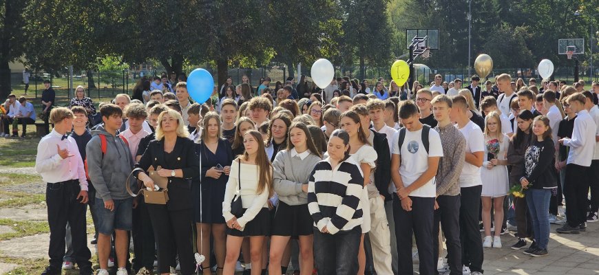 Mokslo metų pradžios šventė Rokiškio Romuvos gimnazijoje 2024 09 02 (foto+video)