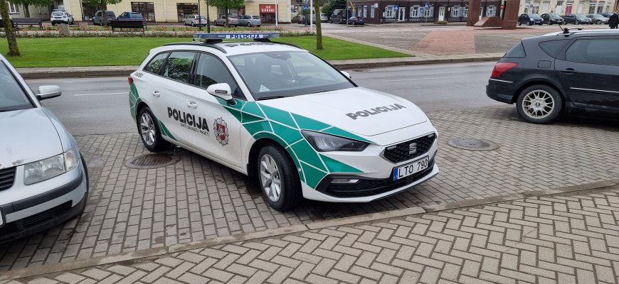 Policijos reidai lapkritį: pareigūnai tikrins, ar pėstieji, dviratininkai dėvi liemenes, ar vairuotojai segi saugos diržus